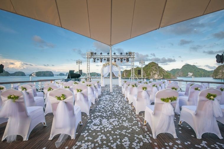 Du Thuyền Paradise Elegance Hạ Long